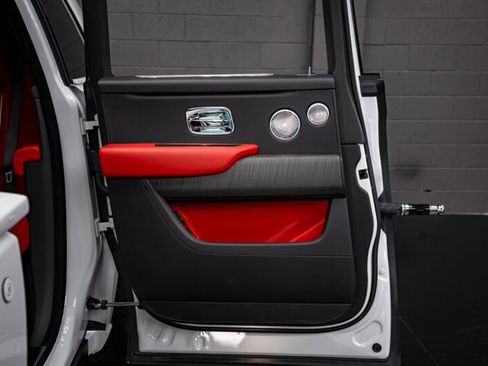 Used 2020 Rolls-Royce Cullinan image 12