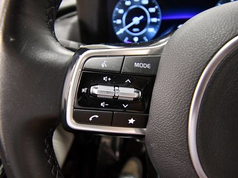 Certified 2023 Kia Carnival SX FWD image 21