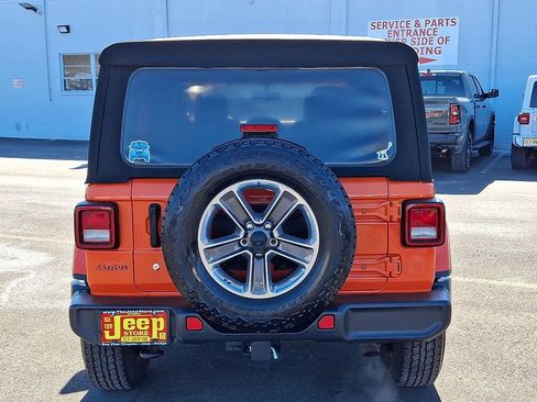 Used 2019 Jeep Wrangler Unlimited Sahara w/ Cold Weather Group image 5