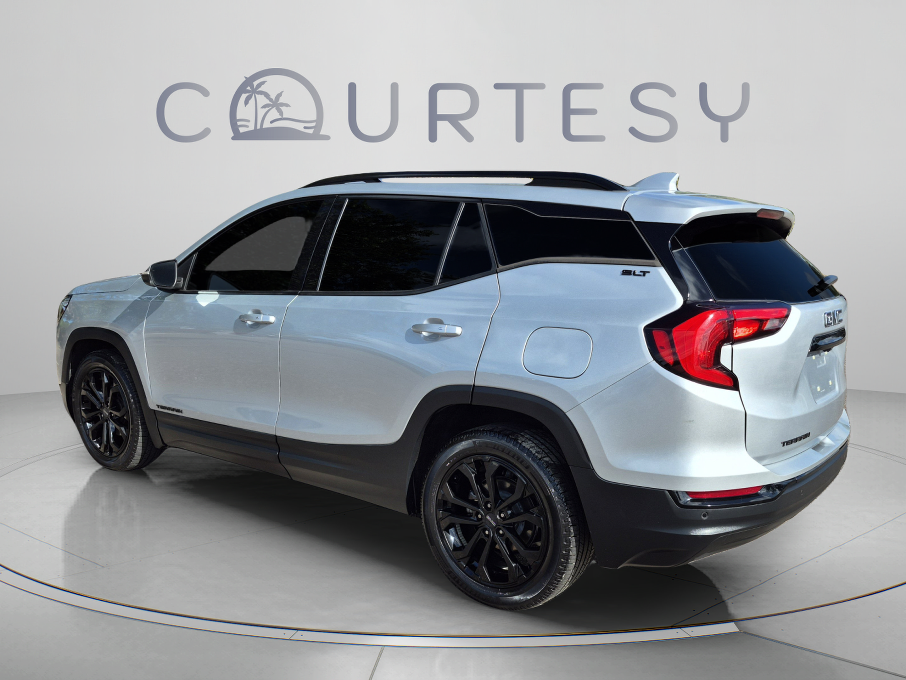 Used 2021 GMC Terrain SLT w/ Infotainment Package II FWD image 3