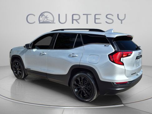 Used 2021 GMC Terrain SLT w/ Infotainment Package II FWD image 3