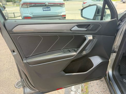 Certified 2023 Volkswagen Tiguan SE FWD image 18