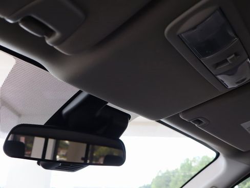 Used 2023 Nissan Titan SV image 23