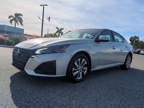Used 2023 Nissan Altima 2.5 S image 2