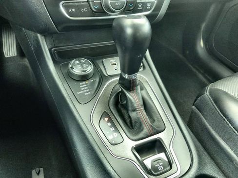 Used 2022 Jeep Cherokee Trailhawk w/ Premium Leather Package image 19