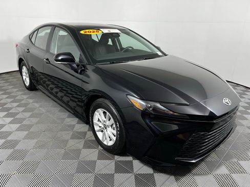 Certified 2025 Toyota Camry LE image 3