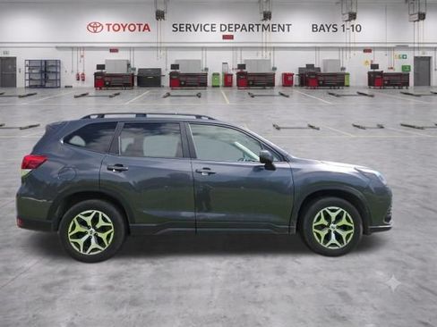 Used 2023 Subaru Forester Premium AWD/4WD image 9