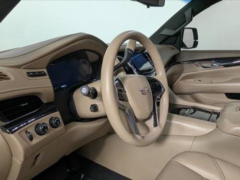 Used 2019 Cadillac Escalade Platinum AWD/4WD image 26