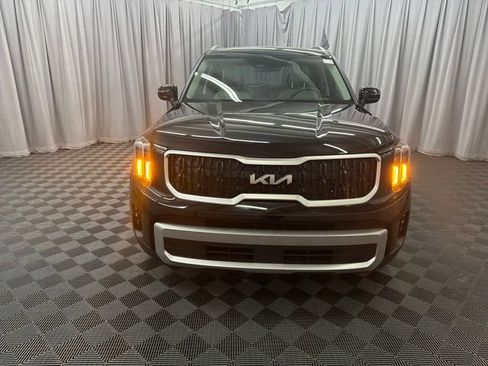 Certified 2024 Kia Telluride EX w/ EX Captain's Chair Package AWD/4WD image 3