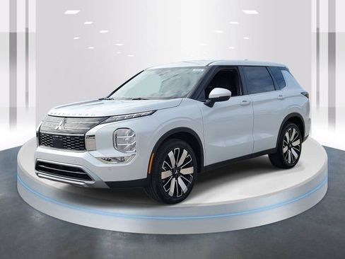 New 2026 Mitsubishi Outlander SE image 2