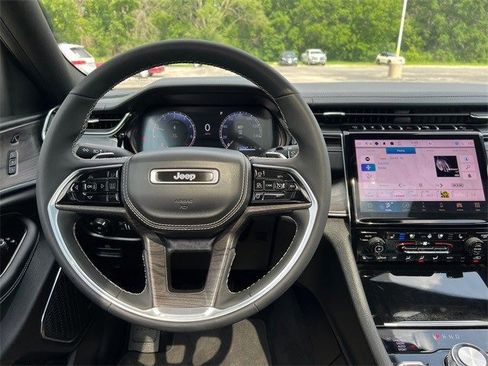 Used 2023 Jeep Grand Cherokee L Overland w/ Luxury Tech Group IV image 14