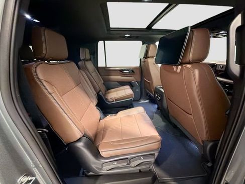 New 2026 Chevrolet Suburban High Country image 28