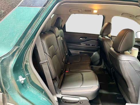 Used 2024 Nissan Pathfinder SL AWD/4WD image 28