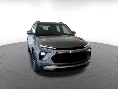 Used 2025 Chevrolet TrailBlazer LT image 3