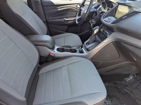 Used 2016 Ford Escape SE w/ Equipment Group 201A FWD image 9