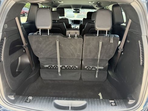 Used 2025 Chrysler Pacifica Select FWD image 17