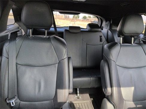 Used 2025 Toyota Sienna Platinum image 11