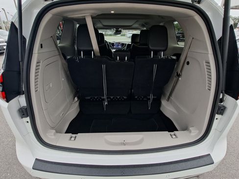 Used 2023 Chrysler Pacifica Limited FWD image 22