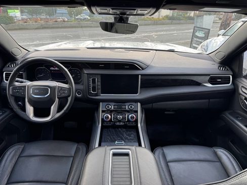 Used 2021 GMC Yukon Denali w/ Denali Premium Package image 25