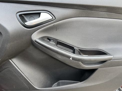 Used 2014 Ford Focus SE w/ SE Winter Package image 26