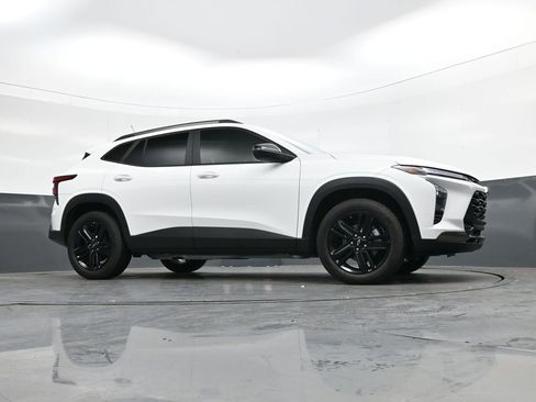 Used 2025 Chevrolet Trax ACTIV w/ Sunroof Package image 32