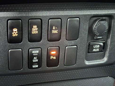 Used 2014 Toyota FJ Cruiser 4WD w/ Upgrade Package image 16