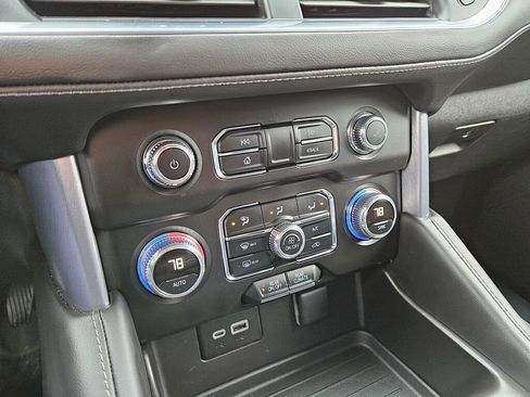 Used 2024 GMC Yukon XL SLE image 26