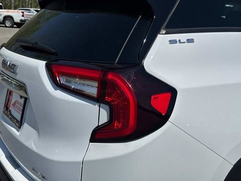 Used 2024 GMC Terrain SLE AWD/4WD image 12