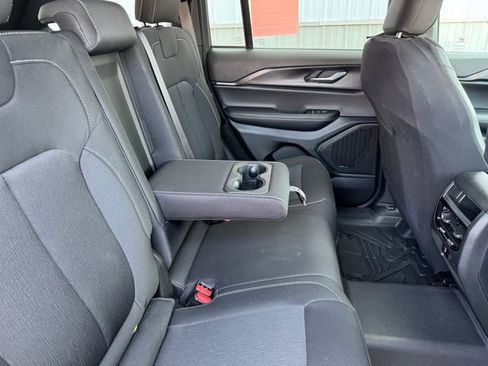 Used 2025 Jeep Grand Cherokee Laredo X w/ Luxury Tech Group I image 18