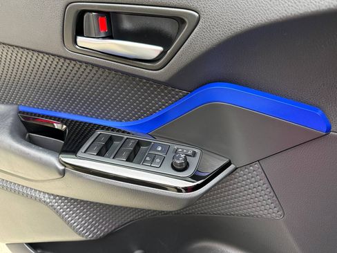 Used 2020 Toyota C-HR XLE image 30