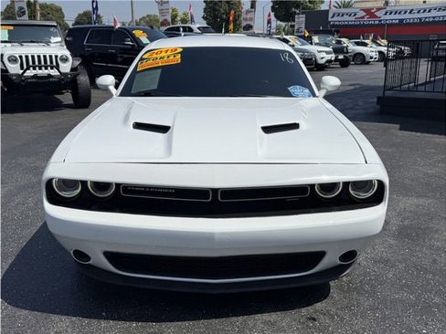 Used 2019 Dodge Challenger SXT image 10