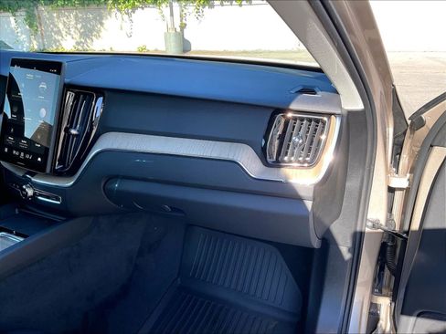 New 2027 Volvo XC60 B5 Plus AWD/4WD image 28