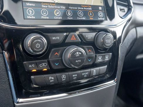 Used 2020 Jeep Grand Cherokee Limited image 40