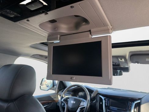 Used 2020 Cadillac Escalade Luxury w/ Escalade Sport Edition image 28