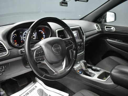 Used 2021 Jeep Grand Cherokee Laredo AWD/4WD image 4