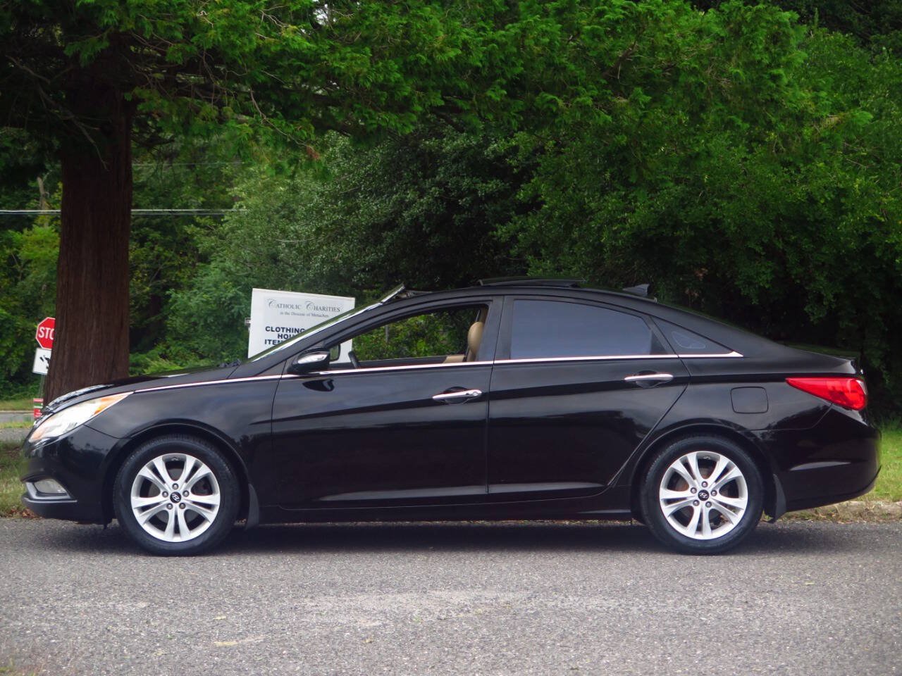 Used 2013 Hyundai Sonata Limited w/ Premium Pkg FWD image 2