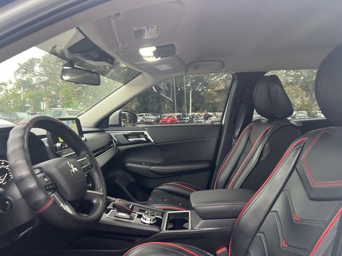 Used 2024 Mitsubishi Outlander FWD image 24