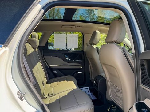 Used 2022 Lincoln Corsair AWD w/ Premium Package image 14