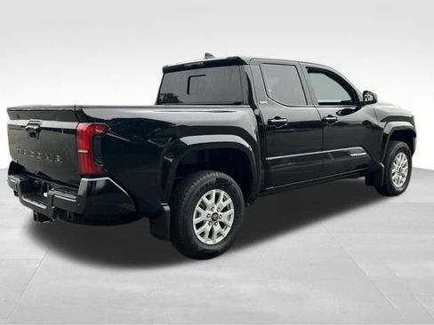 Certified 2025 Toyota Tacoma SR5 AWD/4WD image 5