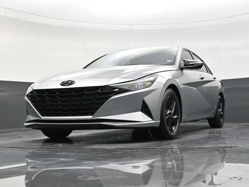 Used 2022 Hyundai Elantra SEL w/ Cargo Package image 28