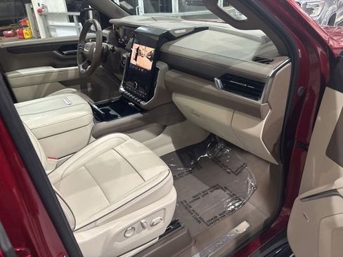 Used 2025 GMC Yukon XL Denali w/ Denali Reserve Package AWD/4WD image 42