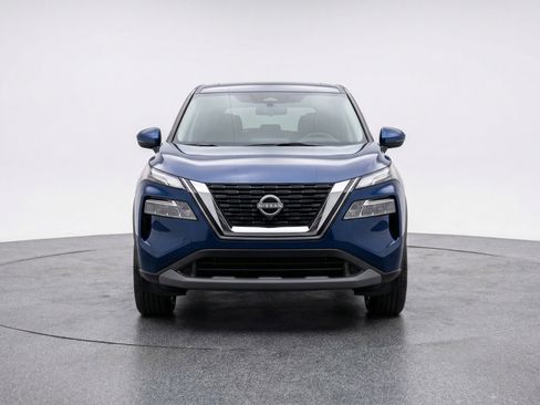 Used 2025 Nissan Rogue SV AWD/4WD image 2