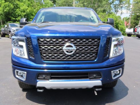 Used 2019 Nissan Titan PRO-4X w/ Pro-4x Convenience Package AWD/4WD image 9