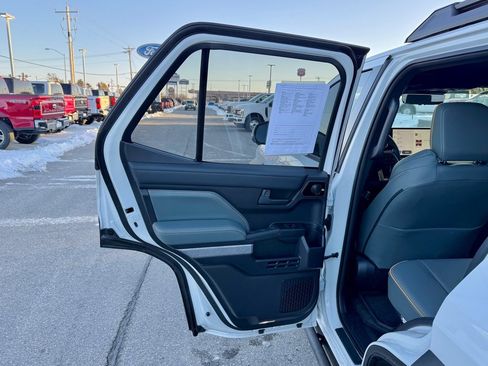 Used 2025 Toyota 4Runner Trailhunter image 13