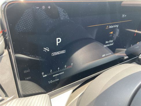 New 2025 Nissan Kicks SR image 14