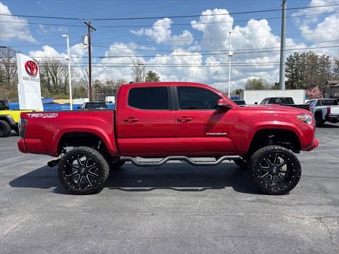 Used 2016 Toyota Tacoma TRD Sport w/ Towing Package image 2