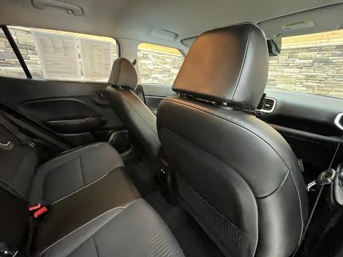 Used 2024 Hyundai Venue Limited FWD image 45
