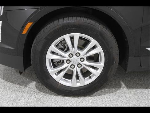 Certified 2025 Cadillac XT5 Luxury w/ LPO, Floor Liner Package AWD/4WD image 22