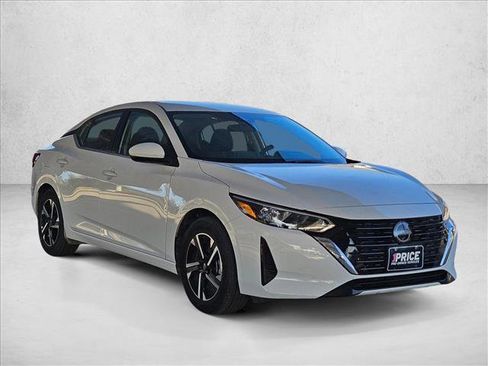 Used 2025 Nissan Sentra SV image 3