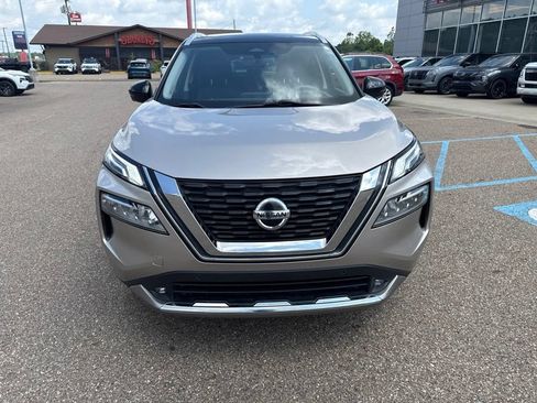 Used 2021 Nissan Rogue Platinum AWD/4WD image 2